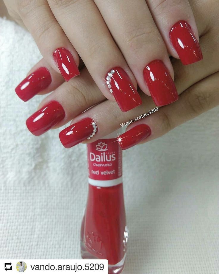 decoracion-diseno-de-unas-para-manos-piedritas-color-vino-7