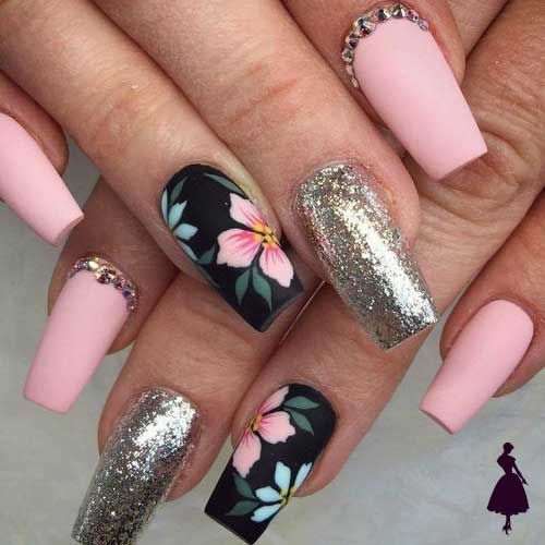 diseno-de-flores-con-gel-en-unas-manos-2