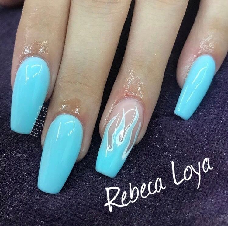 diseno-de-fuego-en-unas-azul-7