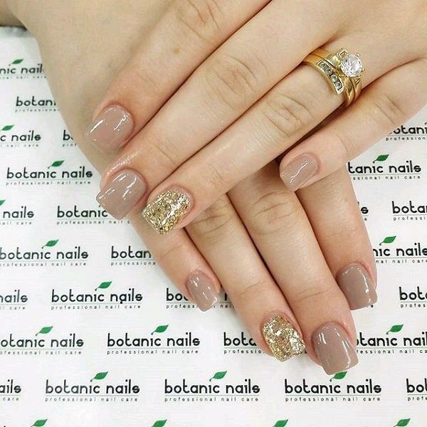 diseno-de-gelish-dorado-en-unas-4