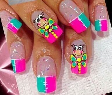 Diseño De Libelula en Uñas