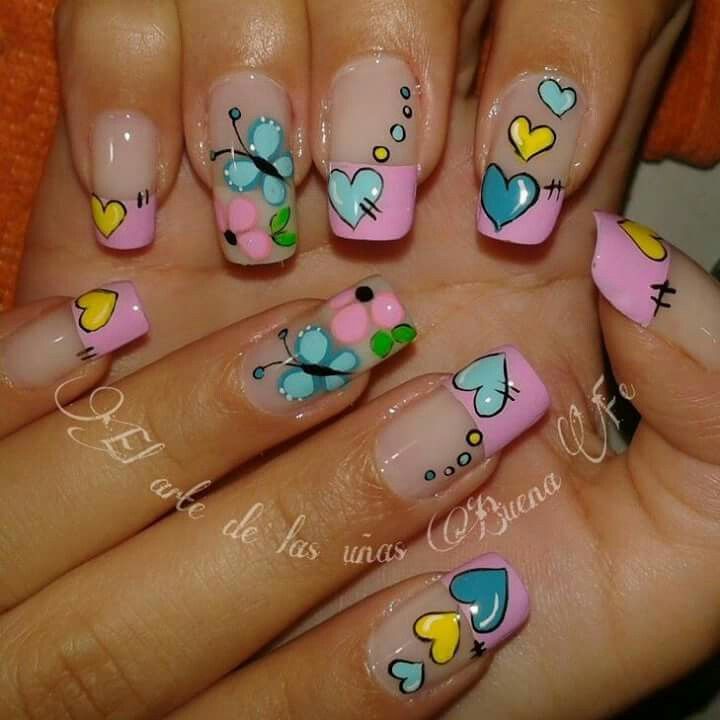 Diseño De Mariposas Y Corazones en Uñas