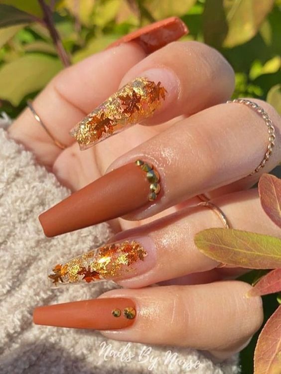diseno-de-una-dorado-con-naranja-con-piedras-4