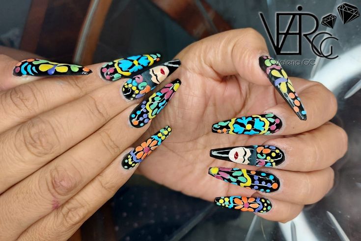 Diseño De Uñas a Mano Alzada Frida Khalo