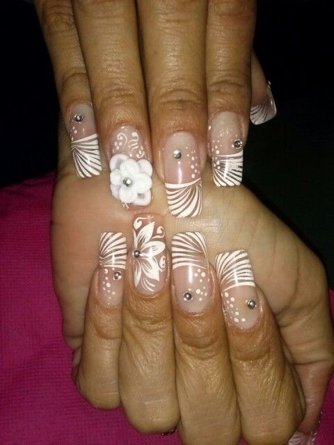 Diseño De Uñas a Mano Alzada Para Novia