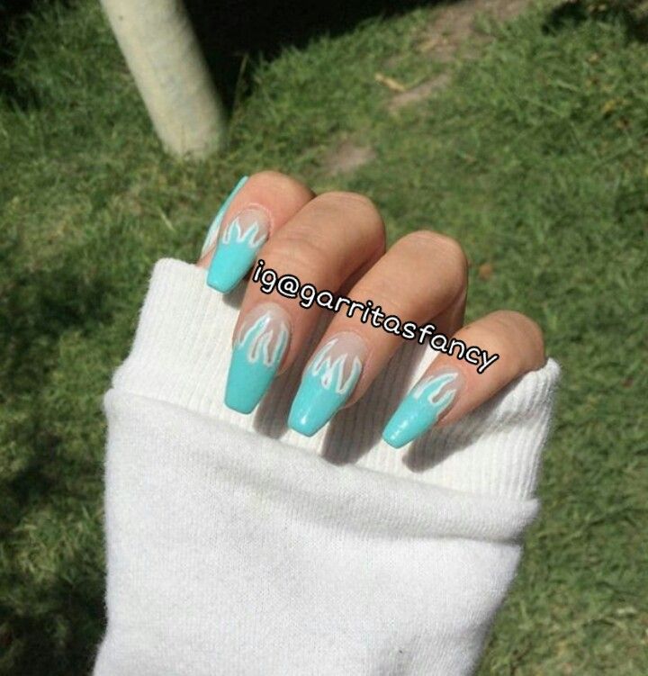 diseno-de-unas-acrilicas-azul-agua-mate-2