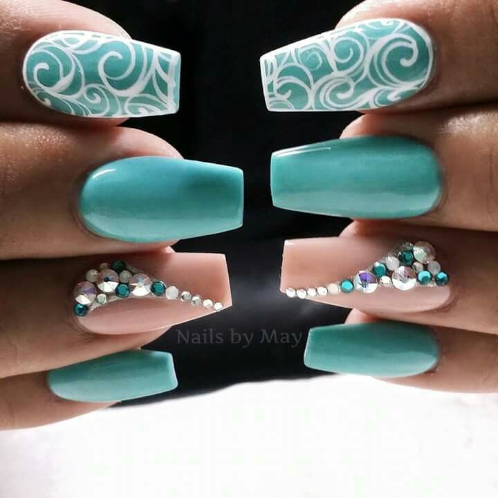 diseno-de-unas-acrilicas-en-color-aguamarina-6