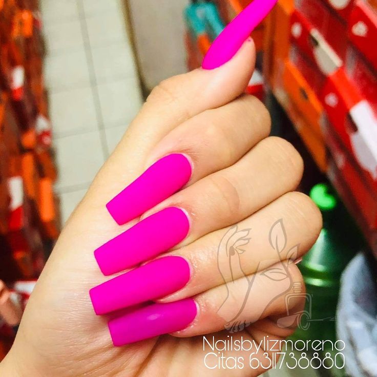 diseno-de-unas-acrilicas-en-color-fucsia-4
