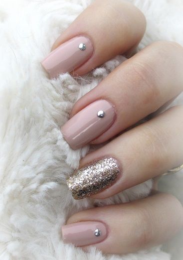 Diseño De Uñas Acrilicas Plateadas Y Nud