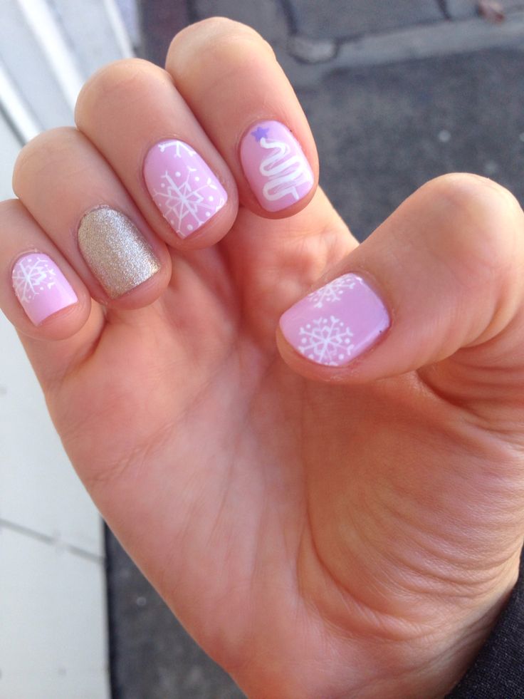 diseno-de-unas-acrilicas-rosa-pastel-de-nina-cortas-3