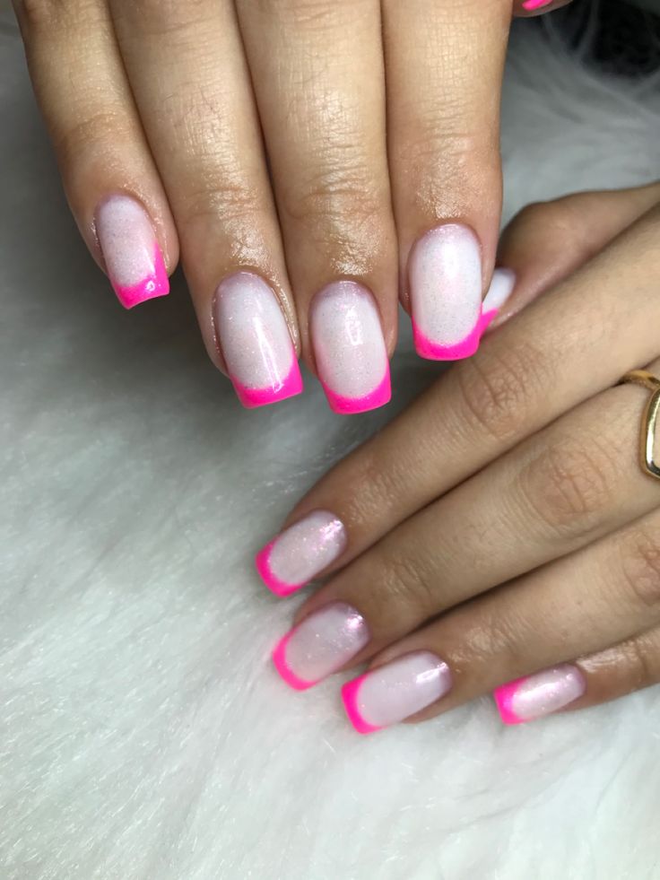 Diseño De Uñas Acrilico Cortas Tipo Francesas en Rosa