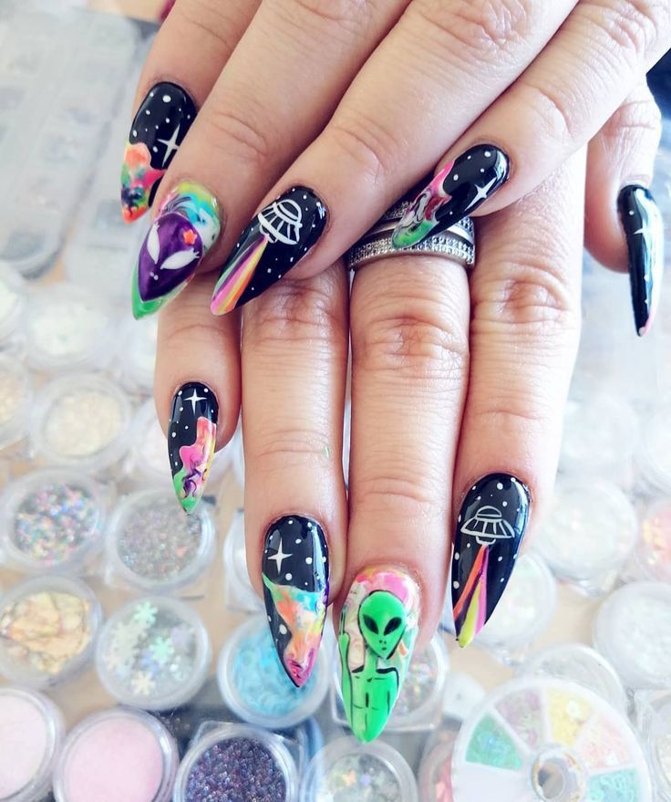 diseno-de-unas-aliens-goth-rosa-3