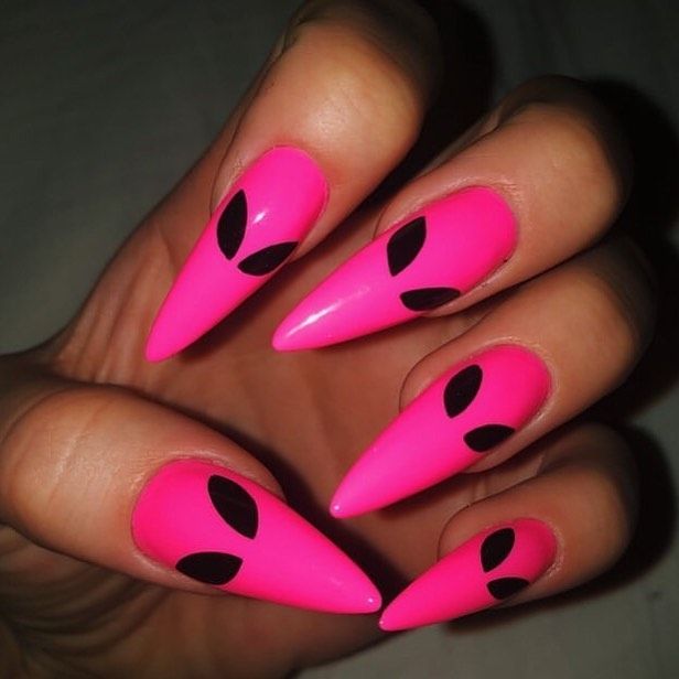 diseno-de-unas-aliens-goth-rosa-5