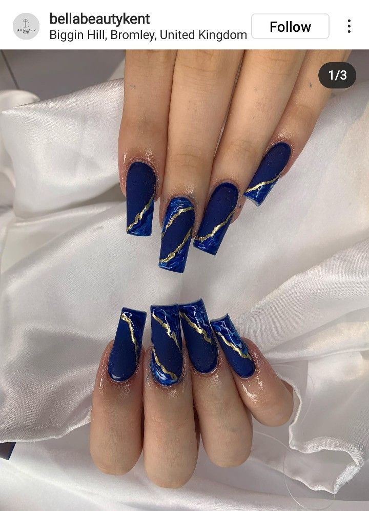 diseno-de-unas-azul-marino-con-plateado-5
