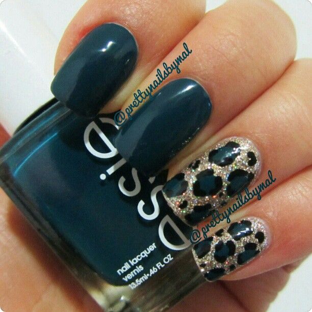 Diseño De Uñas Azul Petroleo Animal Print