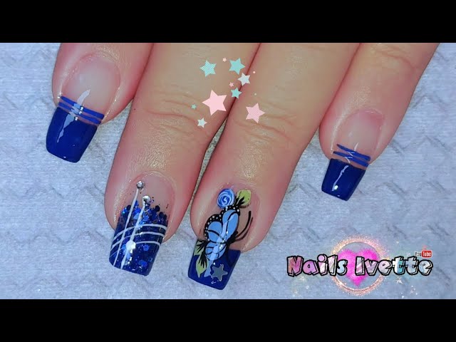 diseno-de-unas-azul-rey-con-rosa-figuras-4