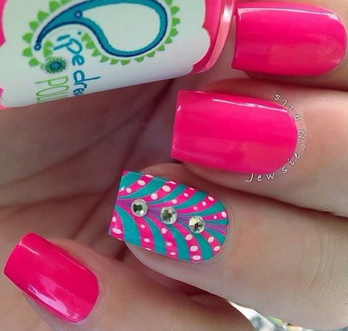 diseno-de-unas-azul-rey-con-rosa-figuras-6