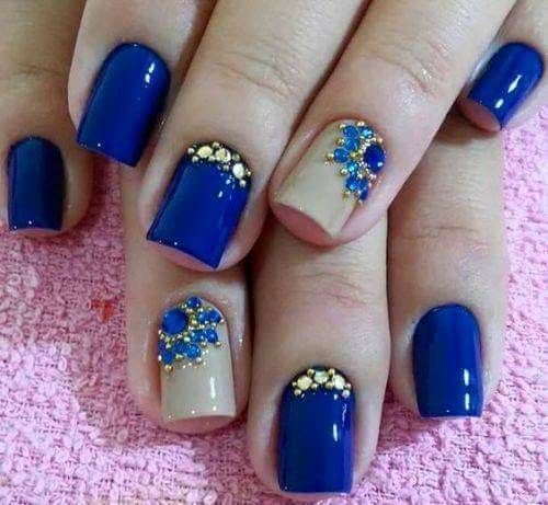 diseno-de-unas-azules-con-piedritas-2
