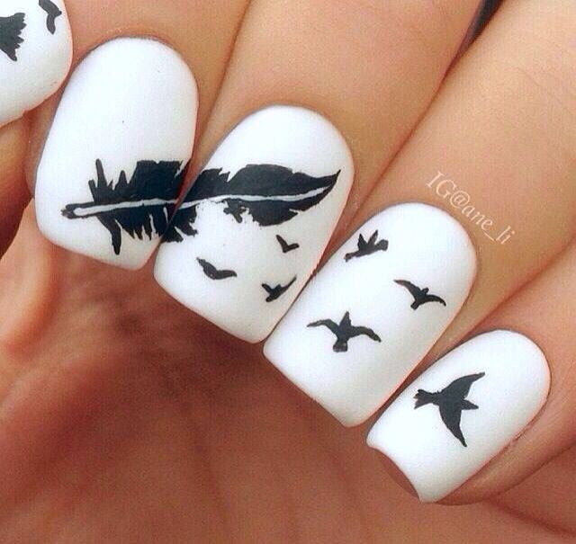 diseno-de-unas-blancas-con-plumas-4