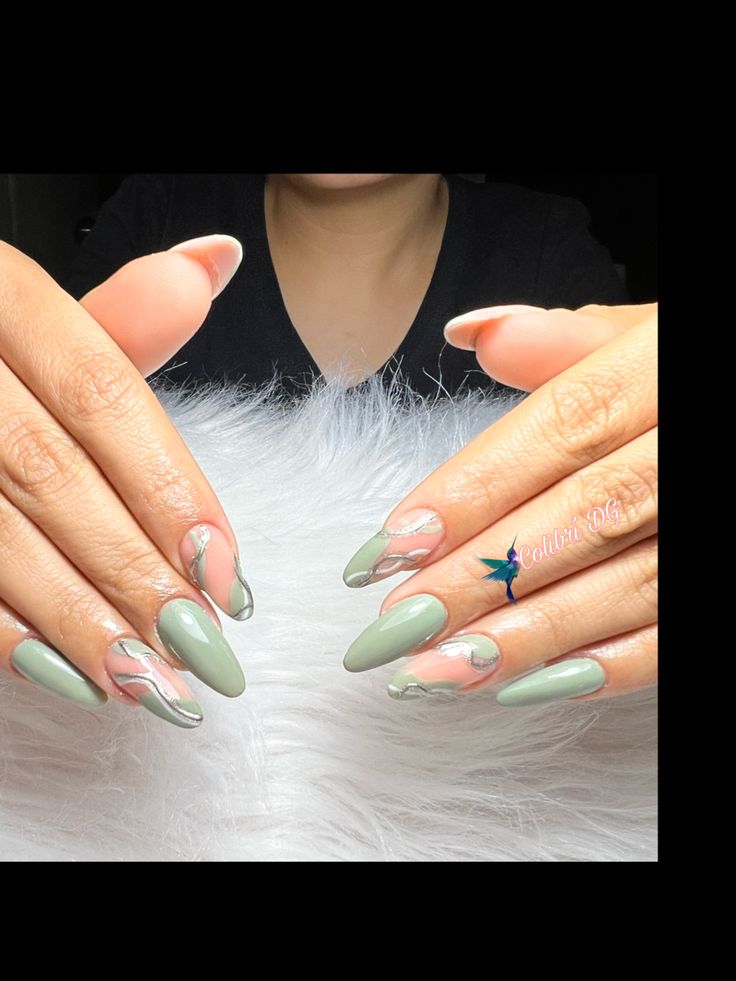 diseno-de-unas-blanco-con-verde-militar-2