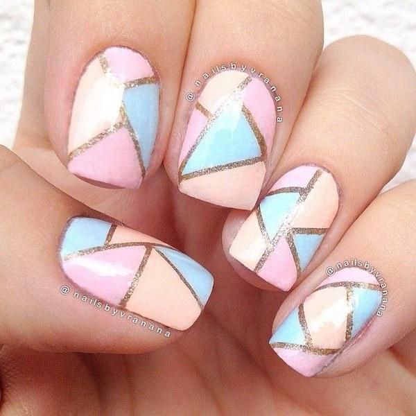 diseno-de-unas-blanco-y-azul-figuras-geometricas-3