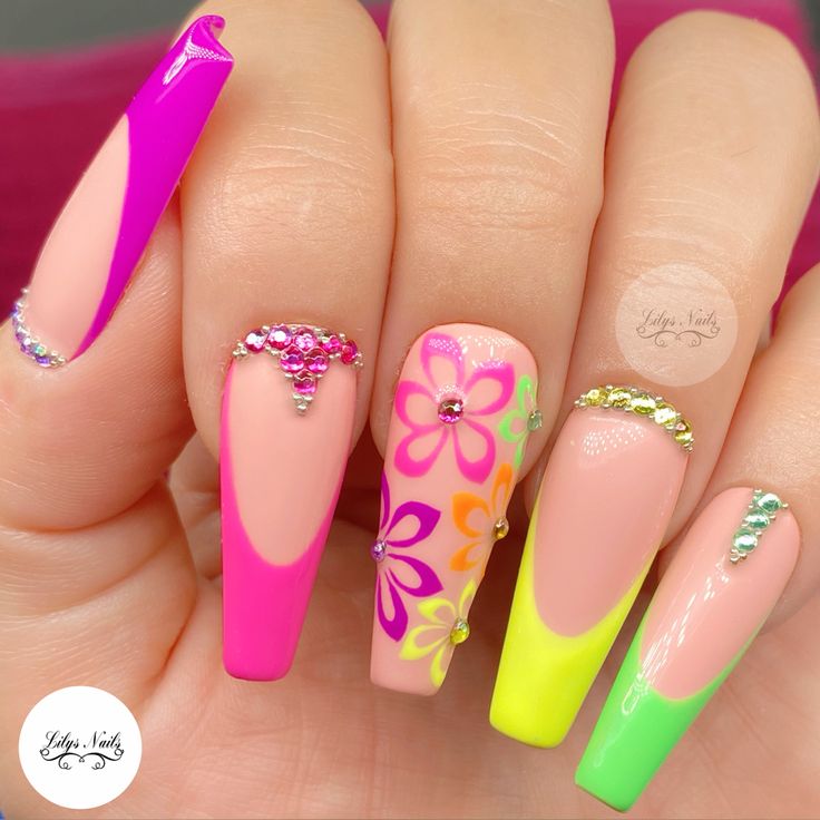 diseno-de-unas-bonito-neon-1