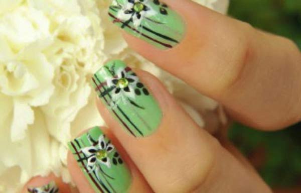 Diseño De Uñas Color Amarillo Celeste Negro Blanco Color Jade