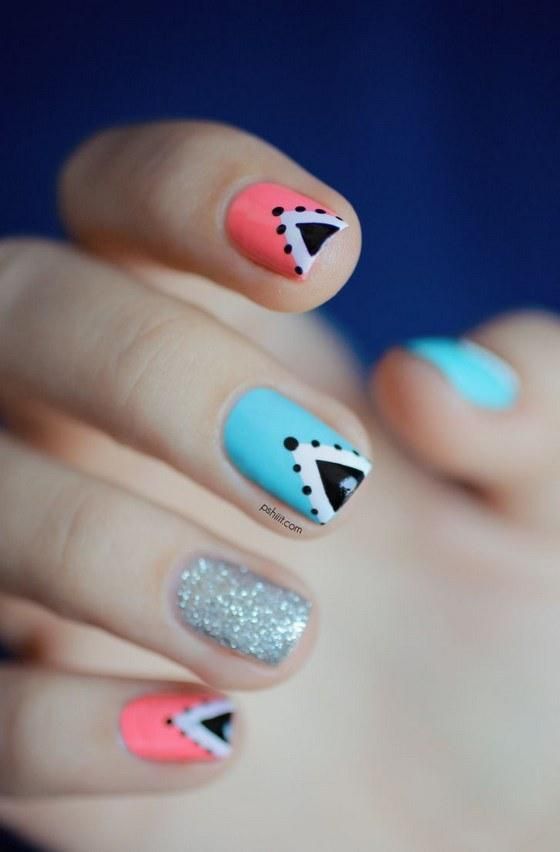 Diseño De Uñas Color Azul Con Combinacion Coral