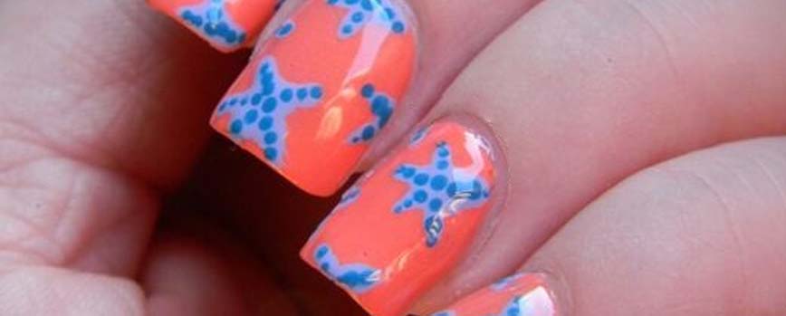 diseno-de-unas-color-azul-con-combinacion-coral-3