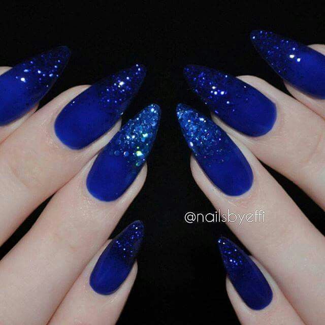 Diseño De Uñas Color Espejo Azul Rey