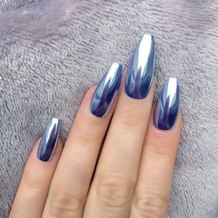 diseno-de-unas-color-espejo-azul-rey-2