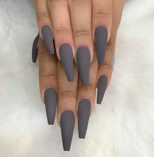 diseno-de-unas-color-gris-mate-gelish-7