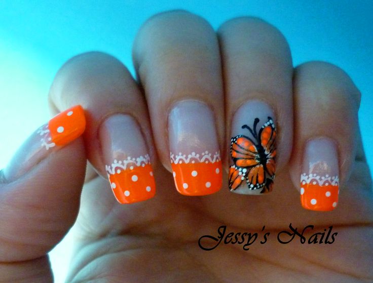 diseno-de-unas-color-naranja-con-puntos-2