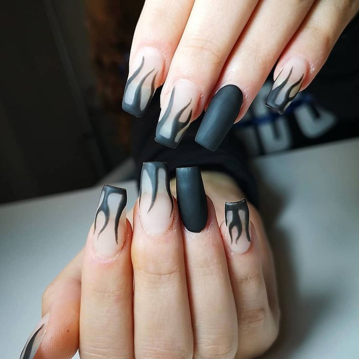 diseno-de-unas-color-negro-con-azul-c-5