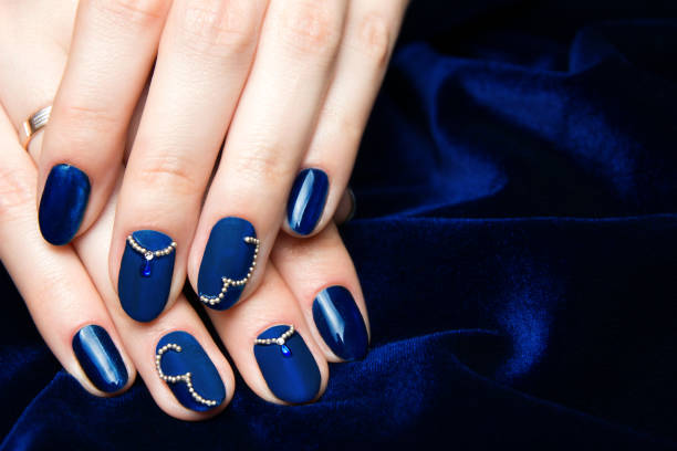 diseno-de-unas-color-negro-con-azul-c-6