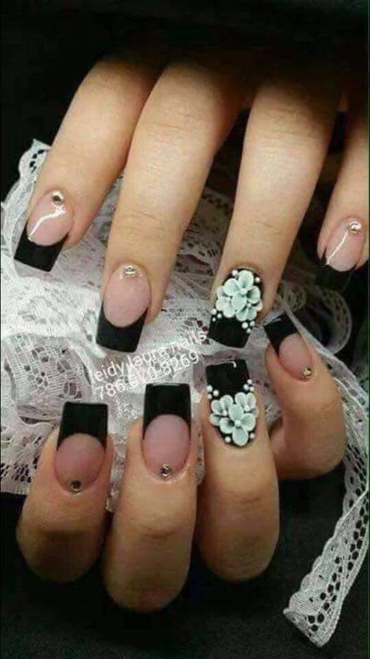 diseno-de-unas-color-negro-con-rflores-3d-2