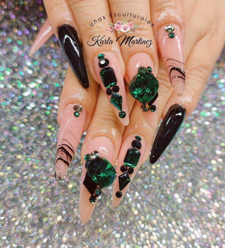 diseno-de-unas-color-negro-y-jade-2