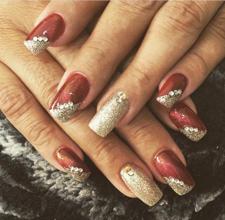 Diseño De Uñas Color Rojo Con Hliter Blanco