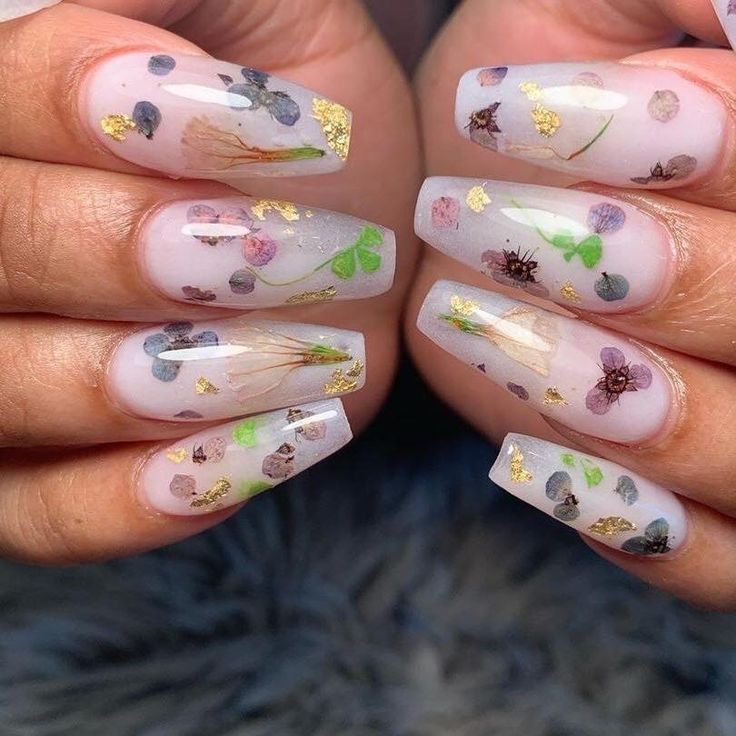 diseno-de-unas-color-transparente-y-naturaleza-muerta-5