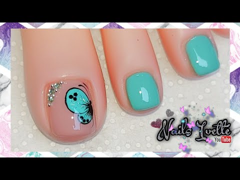 diseno-de-unas-color-turquesa-con-una-mariposa-7
