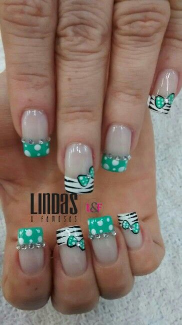 diseno-de-unas-color-verde-con-glitter-blanco-7