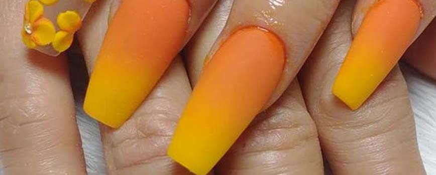 diseno-de-unas-con-acrilico-difuminadas-de-colores-con-frutas-2
