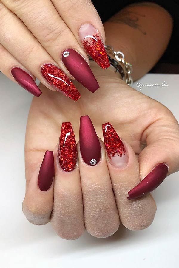 diseno-de-unas-con-acrilico-glitter-rojo-2