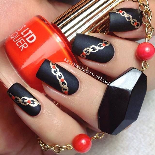 Diseño De Uñas Con Cadenas