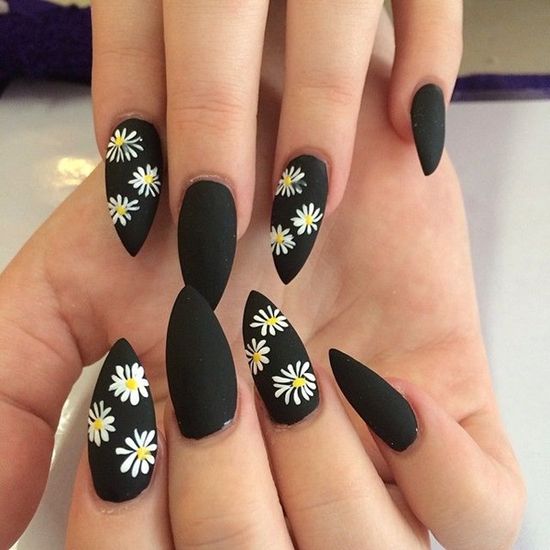 diseno-de-unas-con-dibujo-en-negro-4