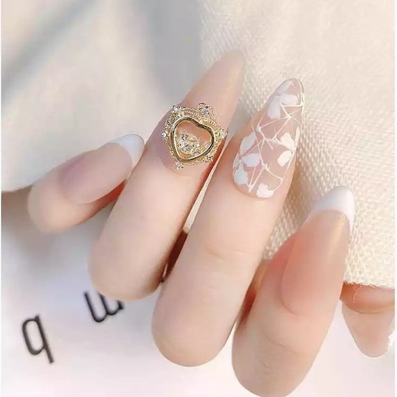Diseño De Uñas Con Dije Giratorio