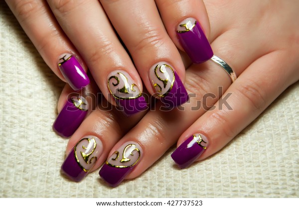 diseno-de-unas-con-dorado-plata-y-morado-4
