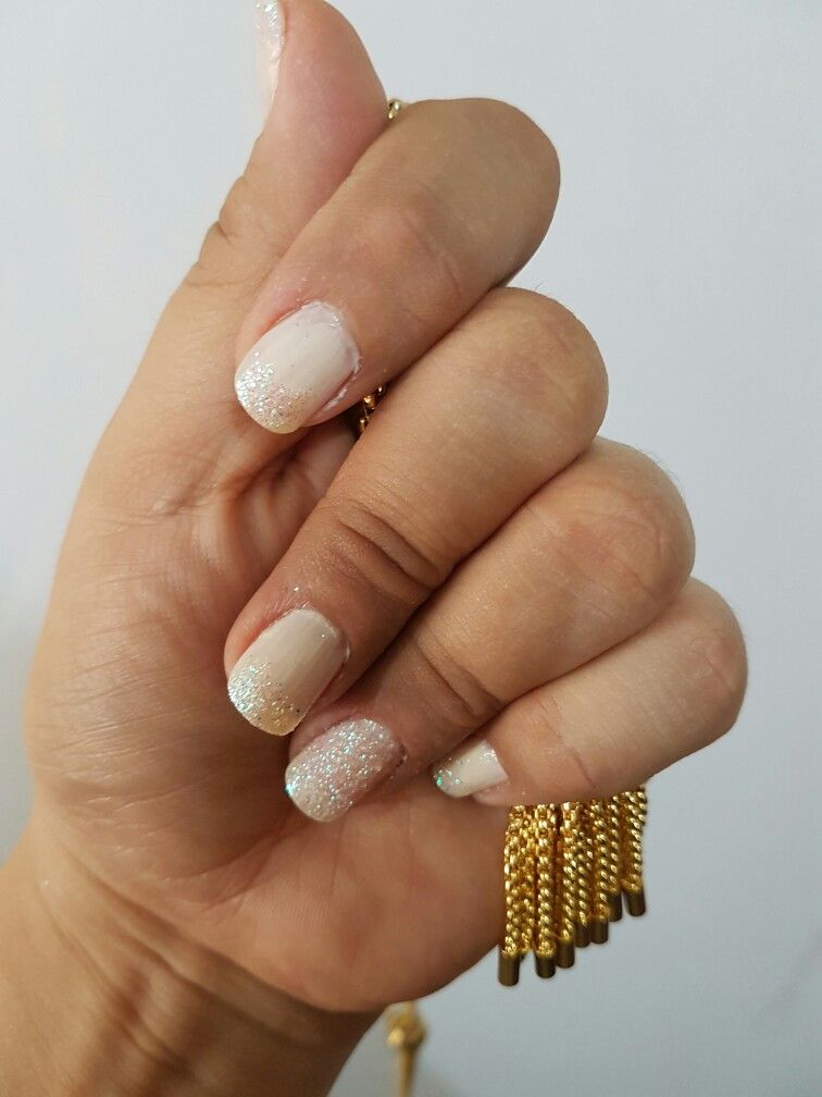 diseno-de-unas-con-esmalte-hueso-2