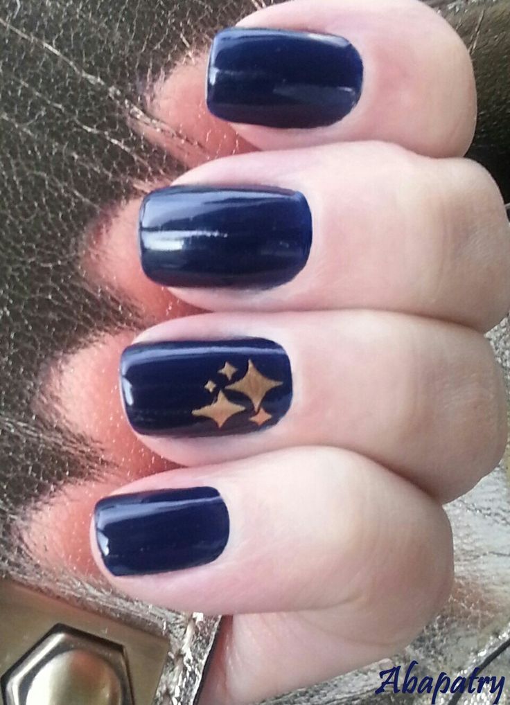 diseno-de-unas-con-gelish-negro-y-azul-obscuro-3