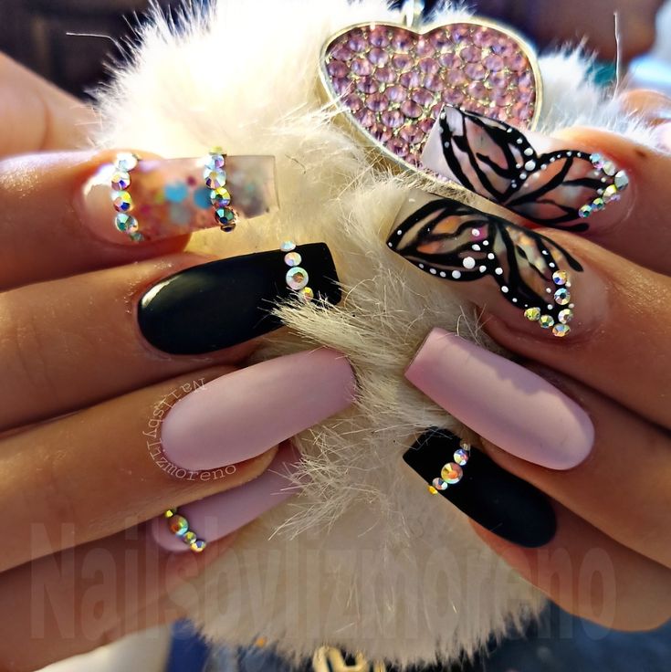 Diseño De Uñas Con Piedras Negro Y Rosa